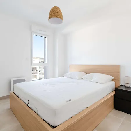 T3 Climatise Avec Wifi, Balcon Et Parking A 300m De La - - Fr-1-409-255 נרבון