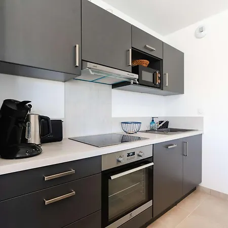 Apartment T3 Climatise Avec Wifi, Balcon Et Parking A 300m De La - - Fr-1-409-255 Narbonne