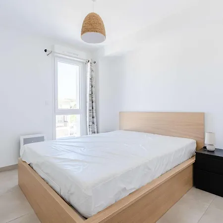 T3 Climatise Avec Wifi, Balcon Et Parking A 300m De La - - Fr-1-409-255 * Narbonne