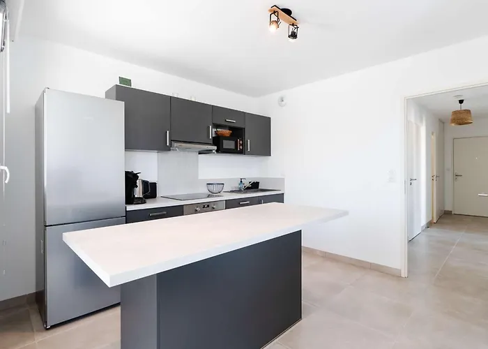 Daire T3 Climatise Avec Wifi, Balcon Et Parking A 300m De La - - Fr-1-409-255