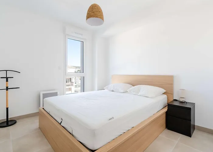 T3 Climatise Avec Wifi, Balcon Et Parking A 300m De La - - Fr-1-409-255 Narbonne