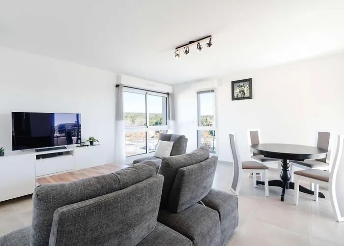T3 Climatise Avec Wifi, Balcon Et Parking A 300m De La - - Fr-1-409-255 Daire Narbonne